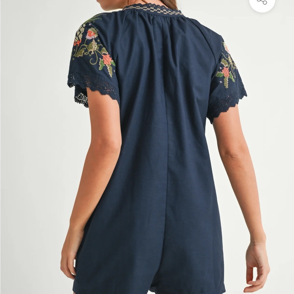 NWOT MABLE ZELINA EMBROIDERED
TASSEL SHORT SLEEVE ROMPER - Picture 2 of 8